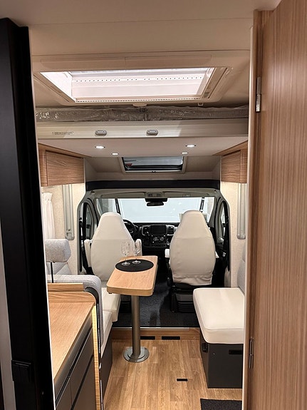 Pilote P740 FC Queensbed, Taksäng 16 of 17