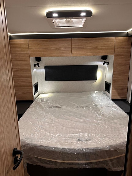 Pilote P740 FC Queensbed, Taksäng 12 of 17