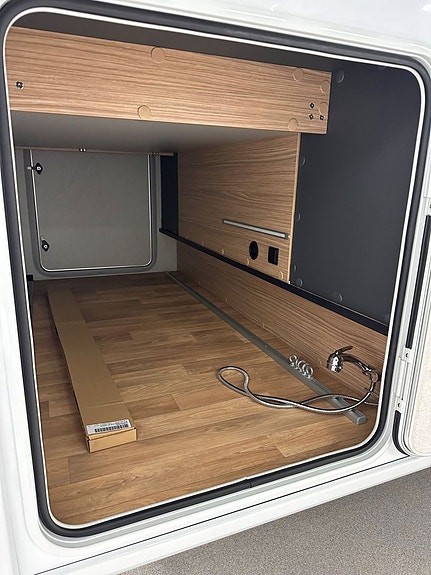 Pilote P740 FC Queensbed, Taksäng 17 of 17