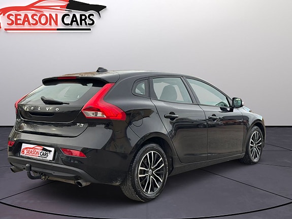 Volvo V40 2 of 5