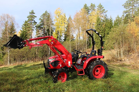 Traktor TYM 2500HL 24 hk 4WD med frontlastare