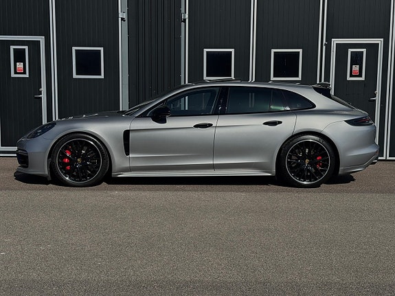 Porsche Panamera Turbo 4 of 5