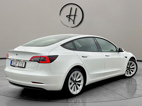 Tesla Model 3 8 of 30