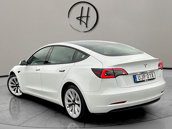 Tesla Model 3 7 of 30