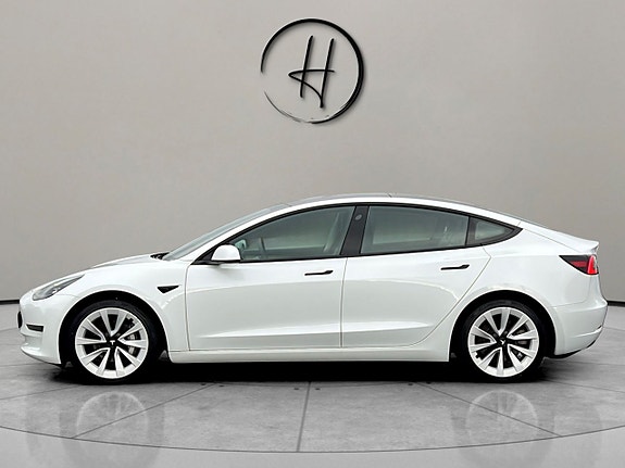 Tesla Model 3 6 of 30
