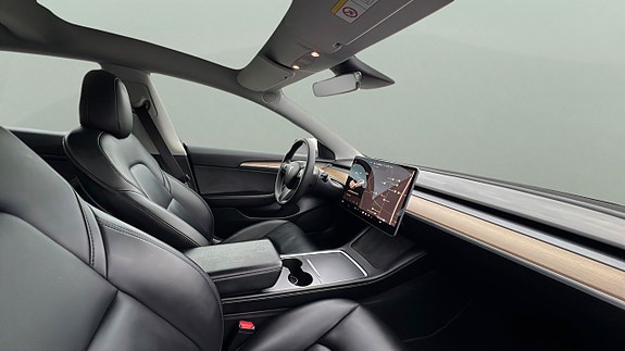 Tesla Model 3 11 of 30
