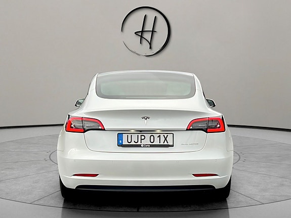 Tesla Model 3 4 of 30