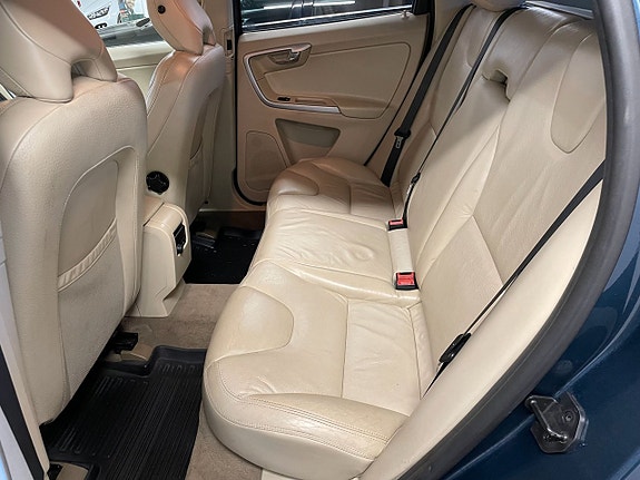 Volvo XC60 12 of 18