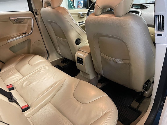 Volvo XC60 13 of 18