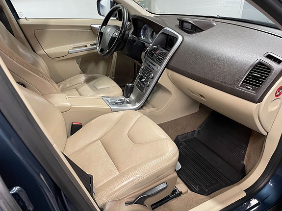 Volvo XC60 11 of 18