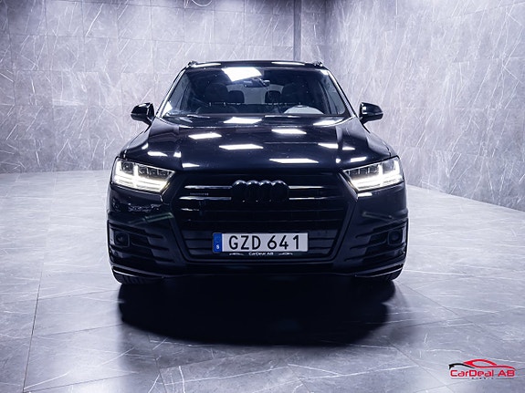 Audi Q7 2 of 5