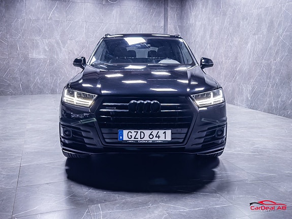 Audi Q7 2 of 5