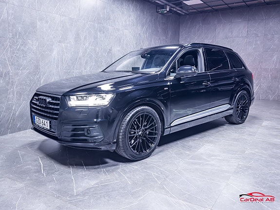 Audi Q7 3 of 5