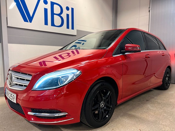 Mercedes-Benz B180 2 of 5