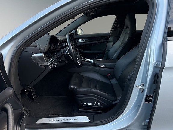 Porsche Panamera 4 6 of 10