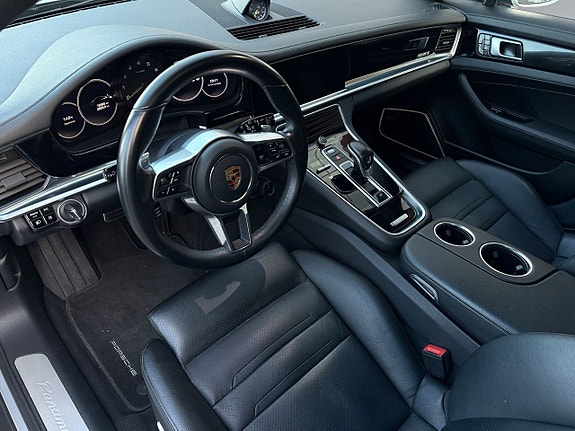 Porsche Panamera 4 5 of 10