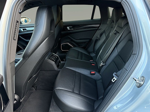 Porsche Panamera 4 8 of 10