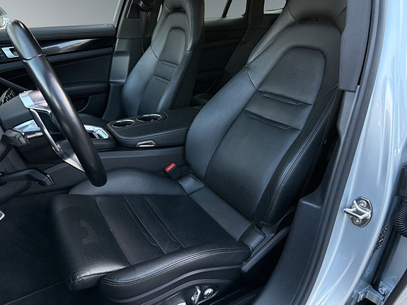 Porsche Panamera 4 7 of 10
