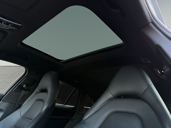 Porsche Panamera 4 9 of 10