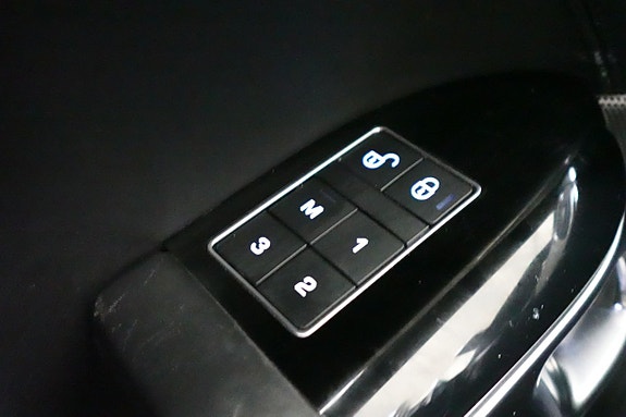 Land Rover Range Rover Sport 17 of 26
