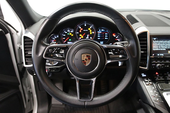 Porsche Cayenne 7 of 24