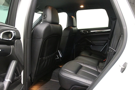 Porsche Cayenne 10 of 24