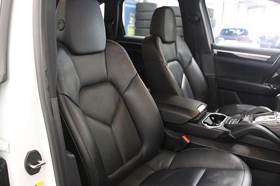 Porsche Cayenne 18 of 24