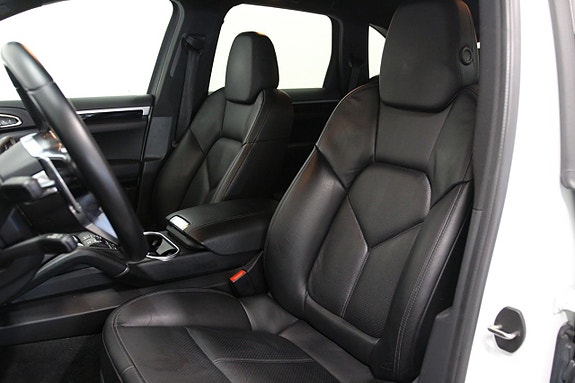 Porsche Cayenne 6 of 24