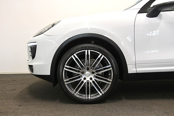 Porsche Cayenne 21 of 24