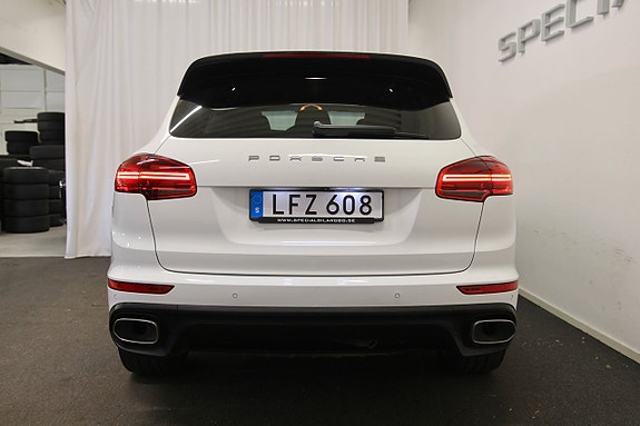 Porsche Cayenne 22 of 24