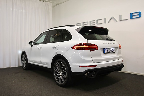 Porsche Cayenne 23 of 24