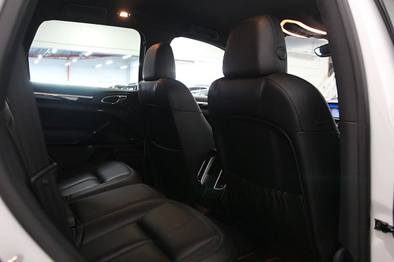 Porsche Cayenne 15 of 24