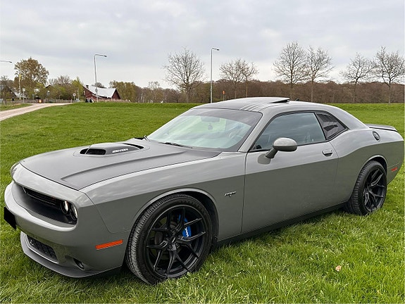 Dodge Challenger 4 of 5