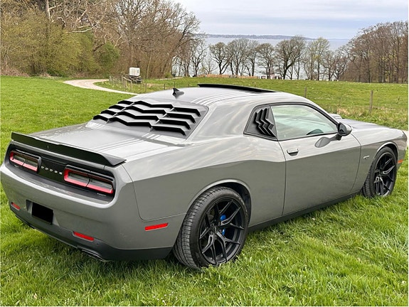 Dodge Challenger 5 of 5