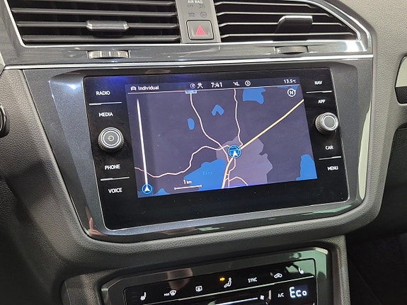 Volkswagen Tiguan 7 of 12