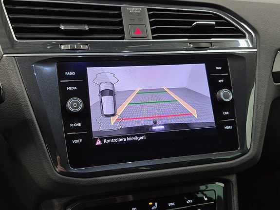 Volkswagen Tiguan 8 of 12