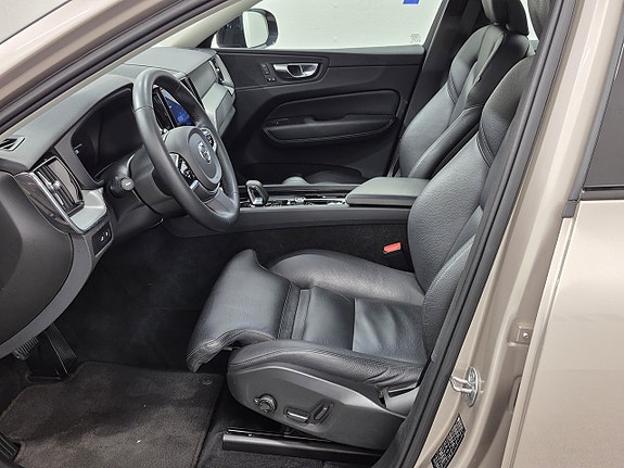 Volvo XC60 2 of 9