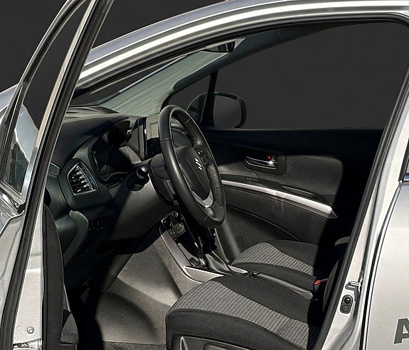 Suzuki S-Cross 4 of 5