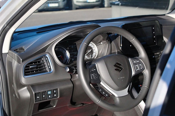 Suzuki S-Cross 3 of 5