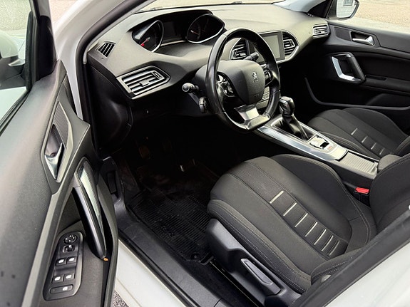 Peugeot 308 7 of 12