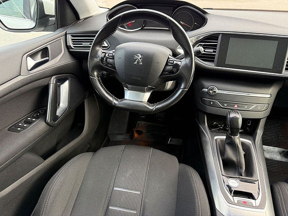 Peugeot 308 11 of 12