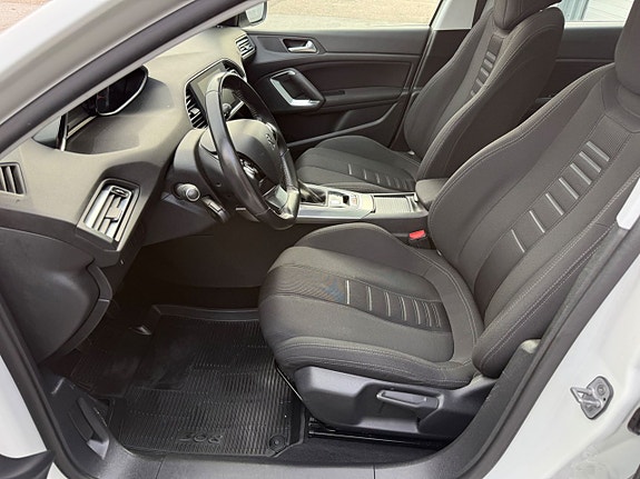 Peugeot 308 8 of 12