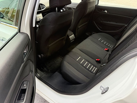 Peugeot 308 10 of 12