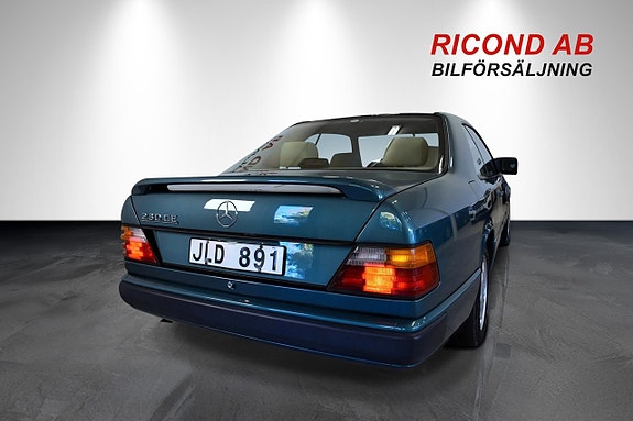 Mercedes-Benz 230 CE 10 of 21