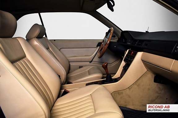 Mercedes-Benz 230 CE 12 of 21