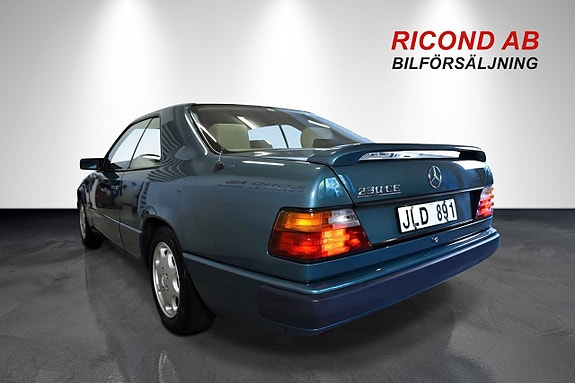 Mercedes-Benz 230 CE 5 of 5