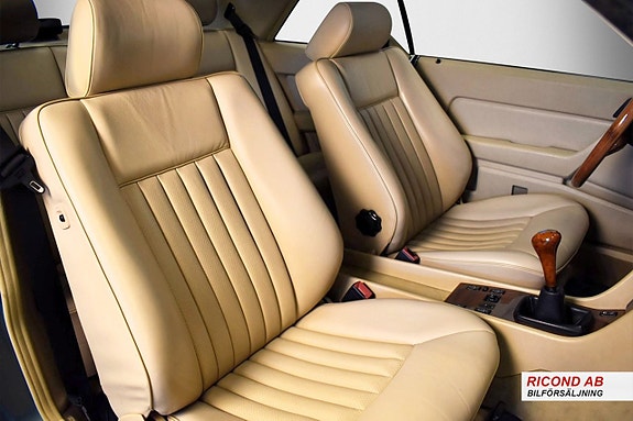 Mercedes-Benz 230 CE 15 of 21