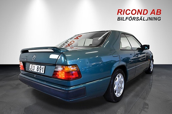 Mercedes-Benz 230 CE 9 of 21