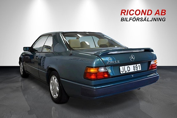 Mercedes-Benz 230 CE 4 of 5