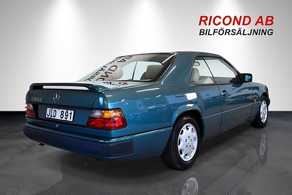 Mercedes-Benz 230 CE 3 of 5